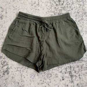Universal Thread Women’s Olive Green Shorts